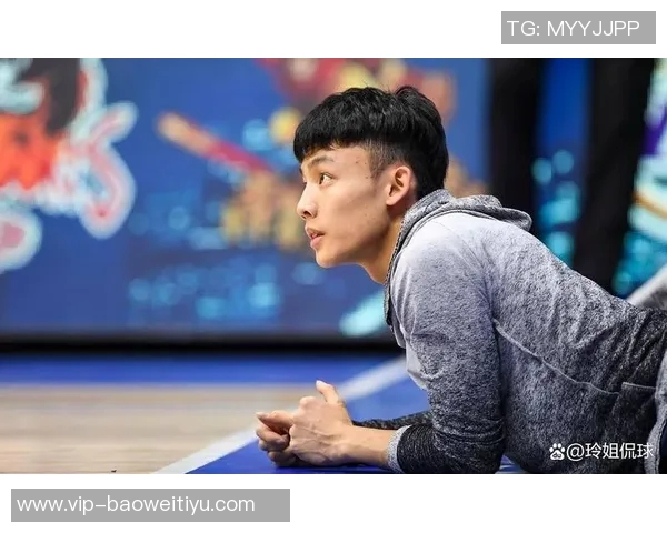 五虎齐聚篮球之巅周鹏胡明轩赵睿徐杰任骏飞共同登封面展现青春风采